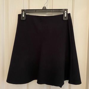 The best work skirt! Black, professional skirt from Loft. Super comfortable